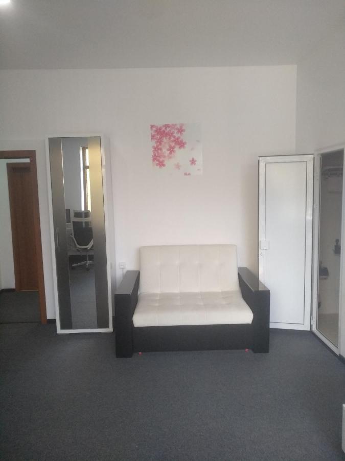 Sakura Inn Fargʻona Buitenkant foto