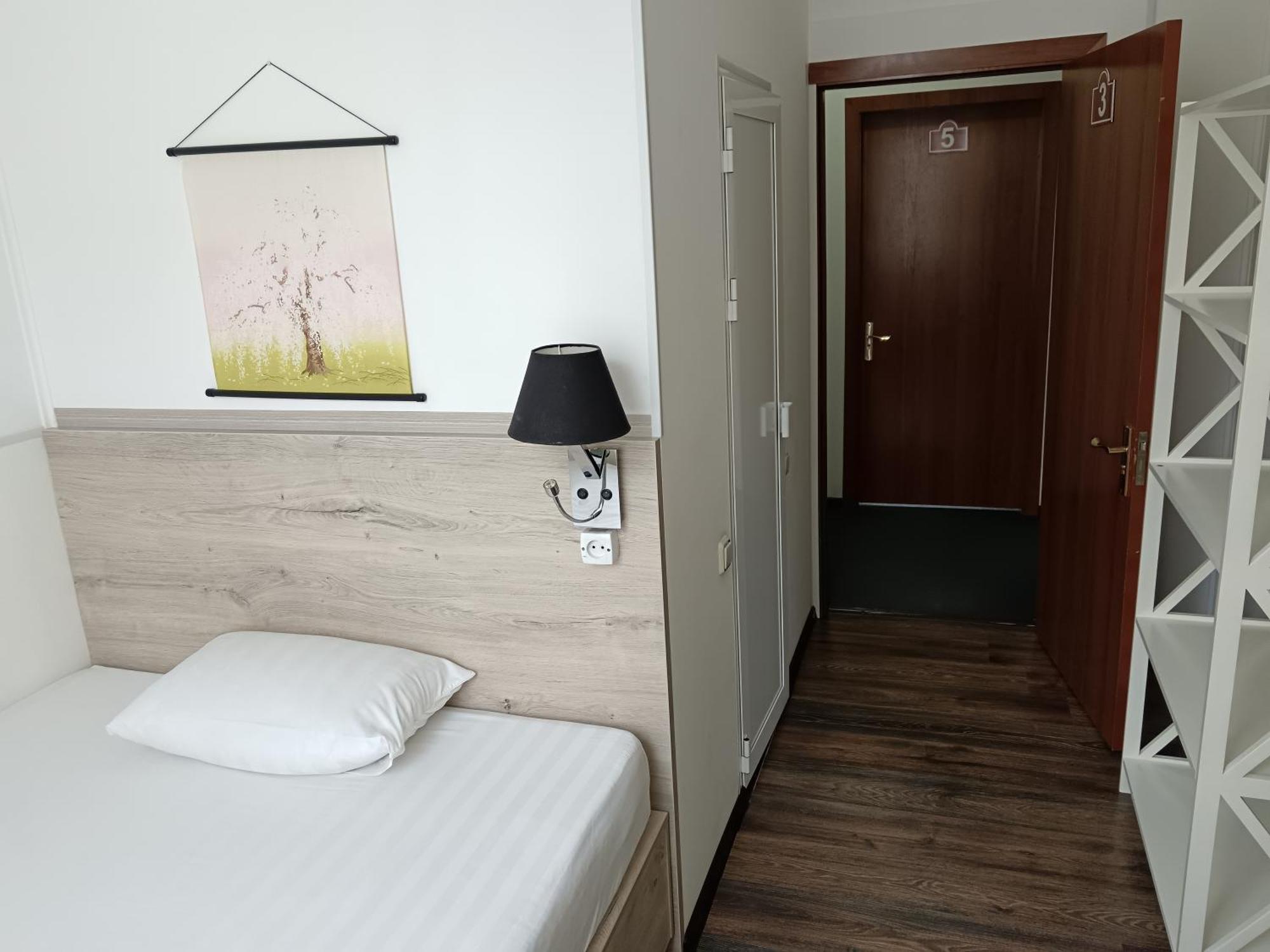 Sakura Inn Fargʻona Buitenkant foto