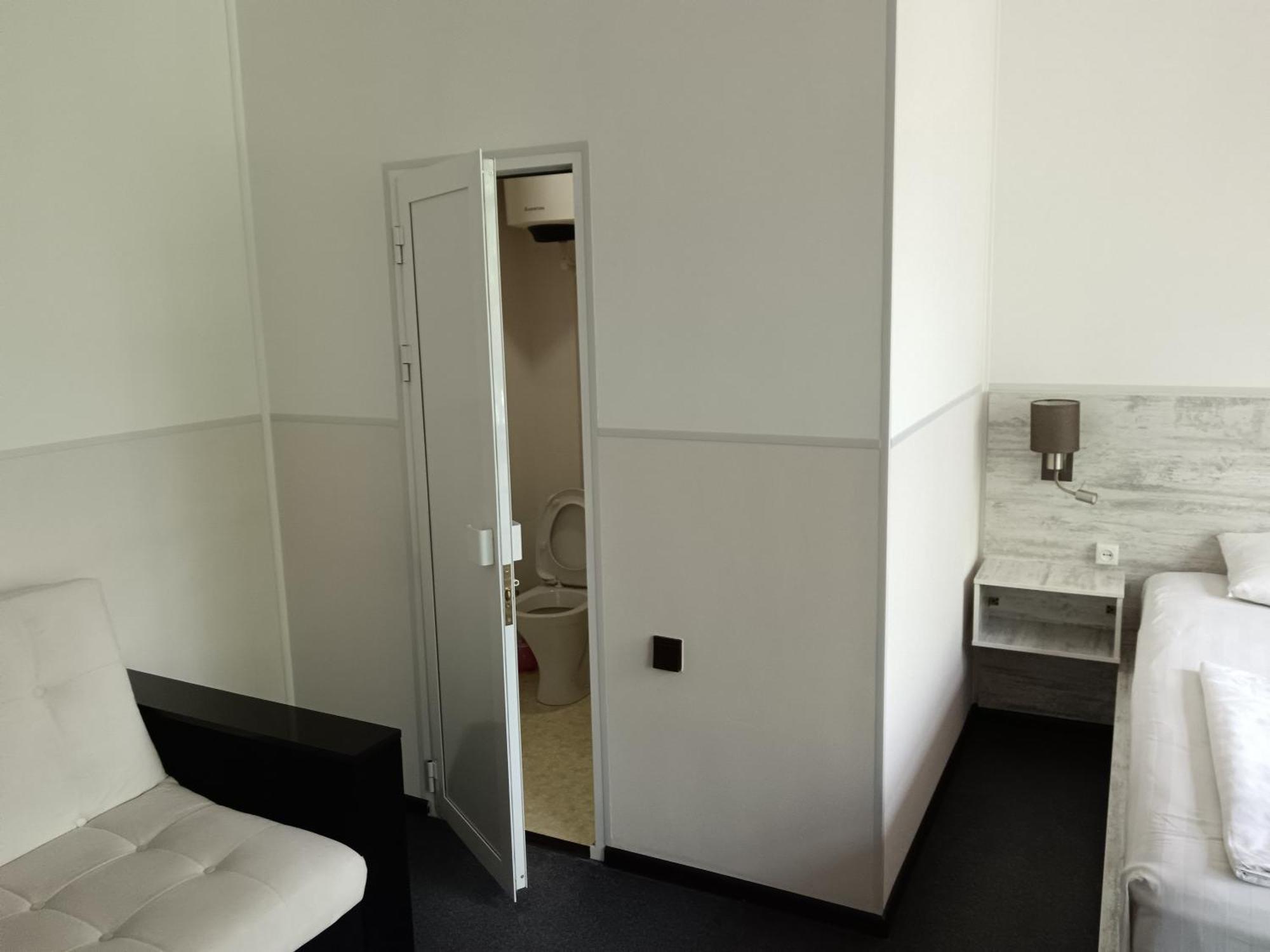 Sakura Inn Fargʻona Buitenkant foto