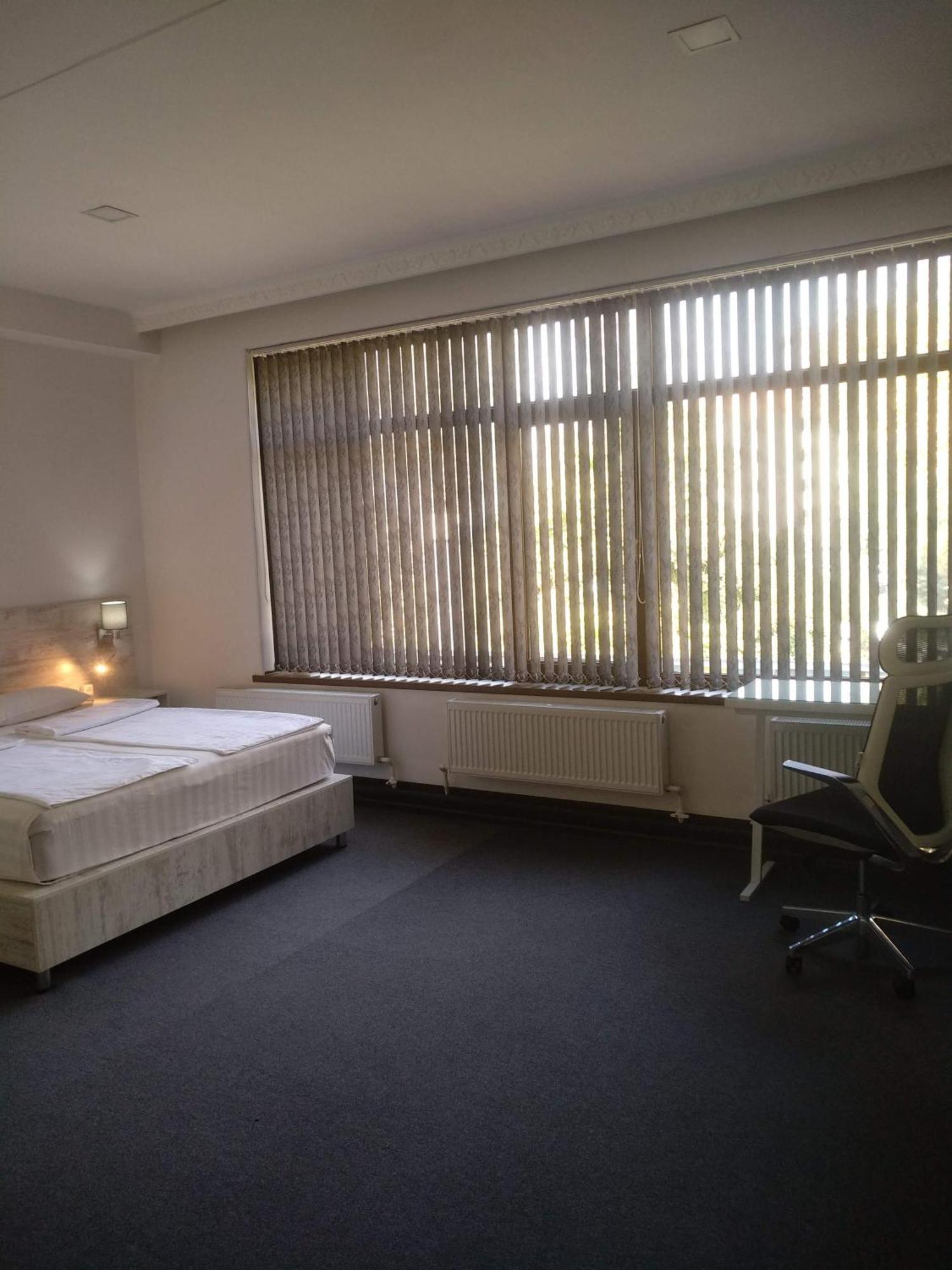 Sakura Inn Fargʻona Buitenkant foto