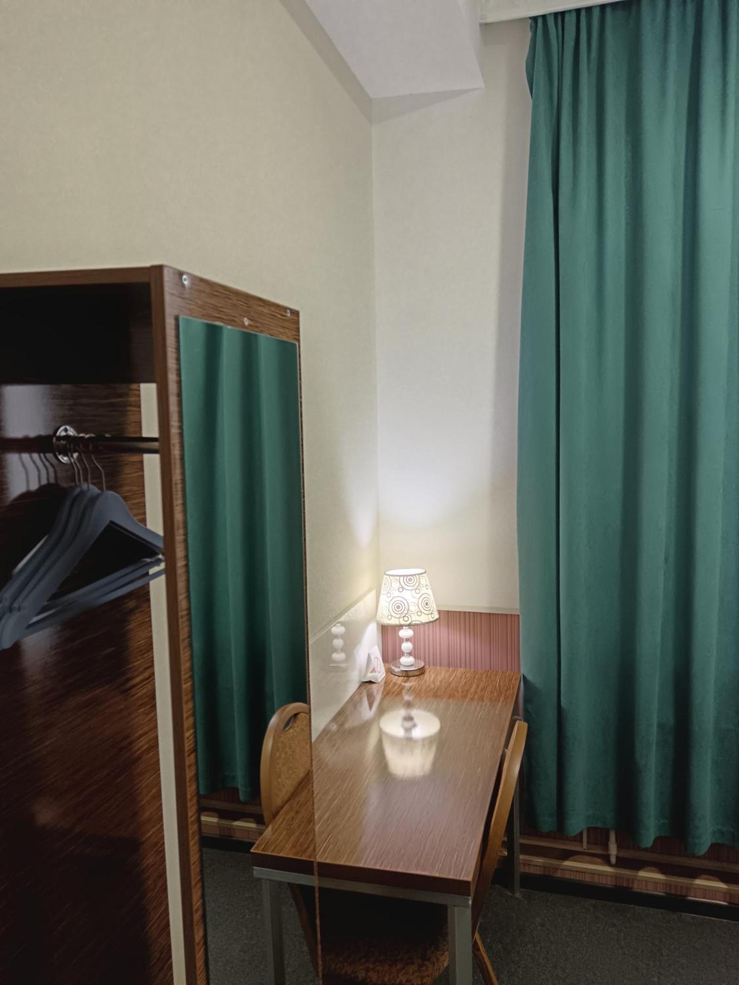 Sakura Inn Fargʻona Buitenkant foto
